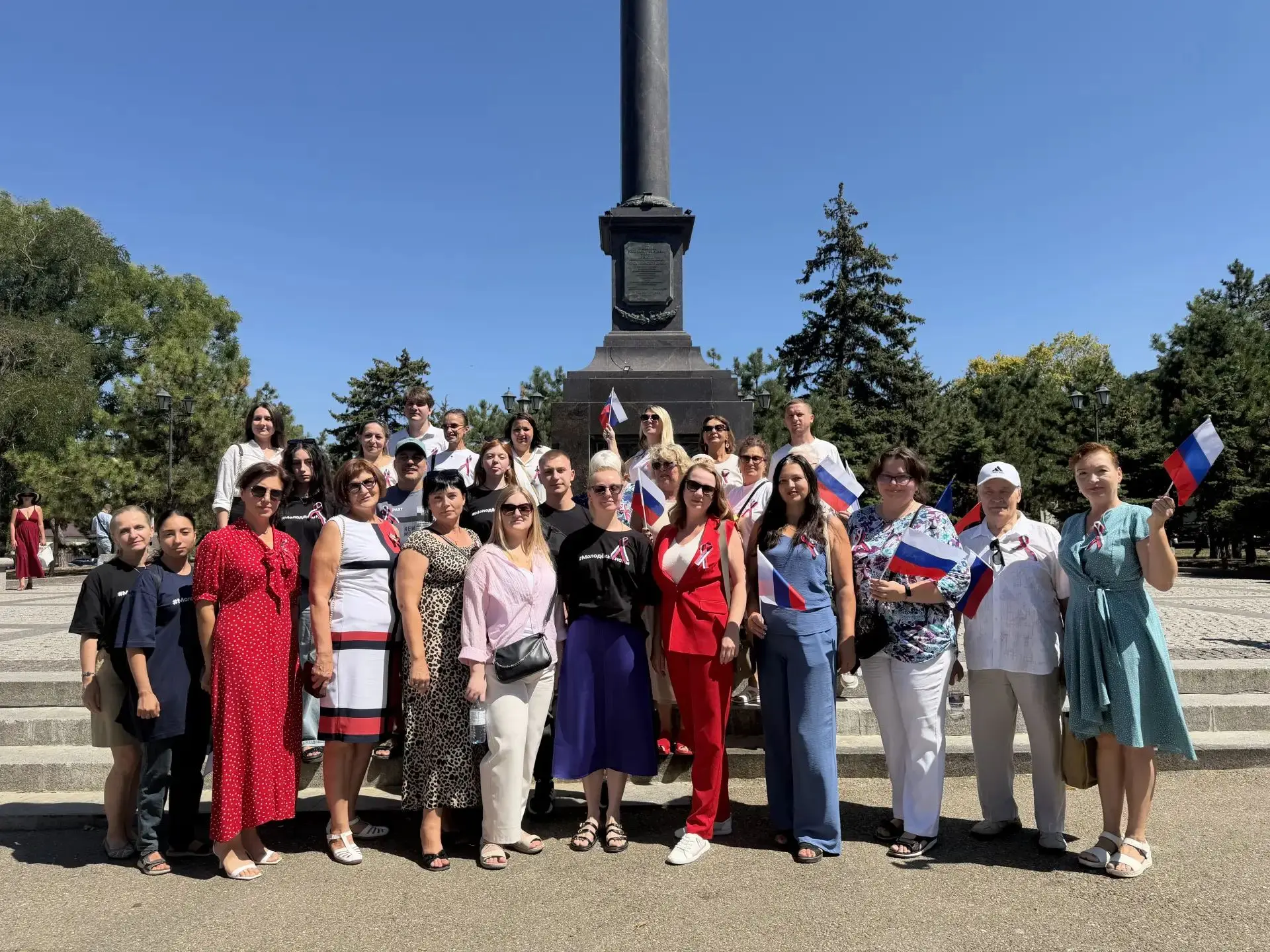 🇷🇺Коллектив Молодежного центра «21 век» поздравляет жителей и гостей города-курорта А...