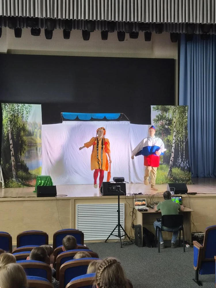 ✨И снова МЫ ВМЕСТЕ ходили в театр! Тематический театр посетил наш лицей с  музыкально - патриотическ
