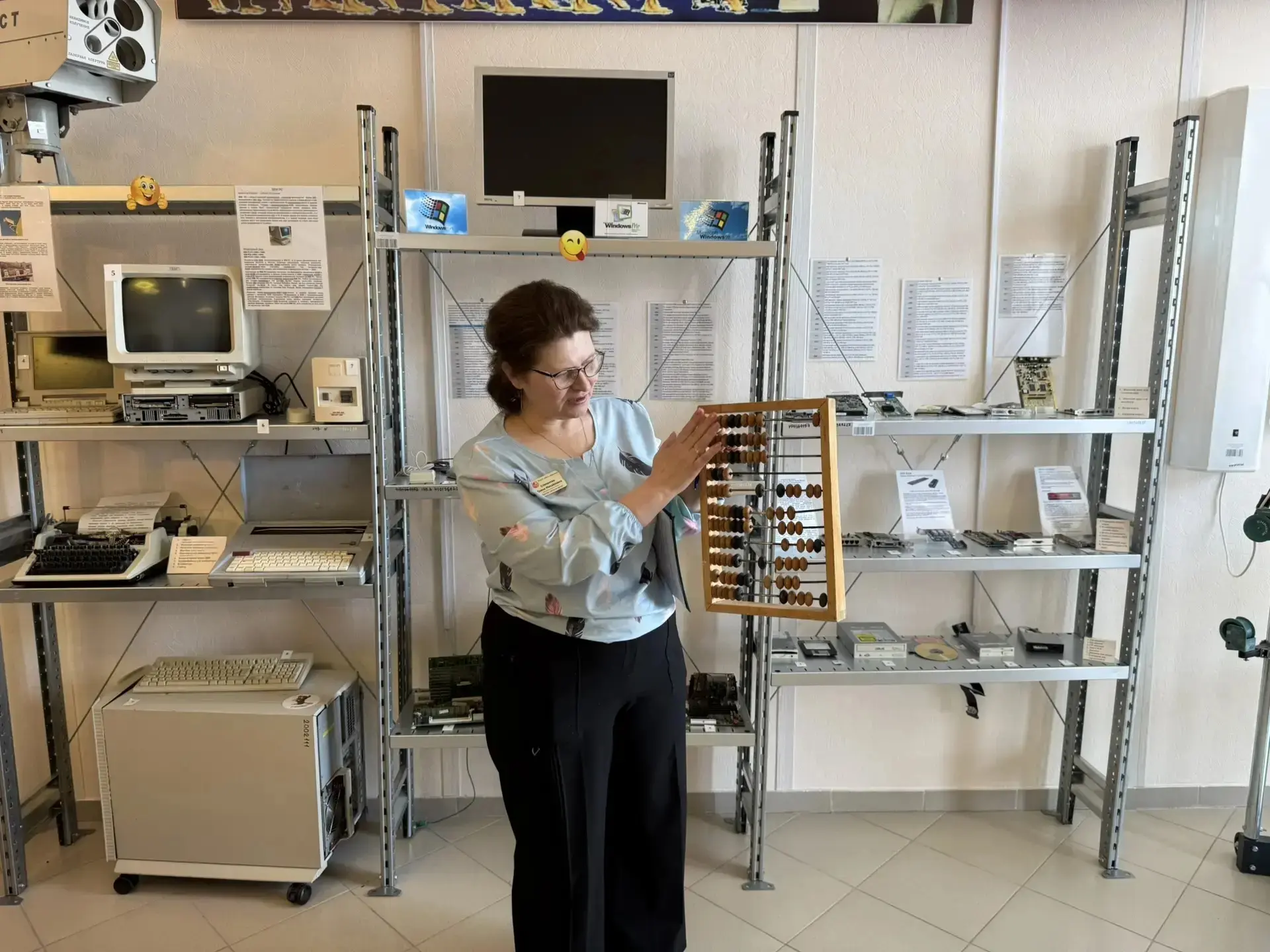 Техновинтаж  27 марта обучающиеся 8б класса и активисты проекта «Хранители истории» посетили выставк
