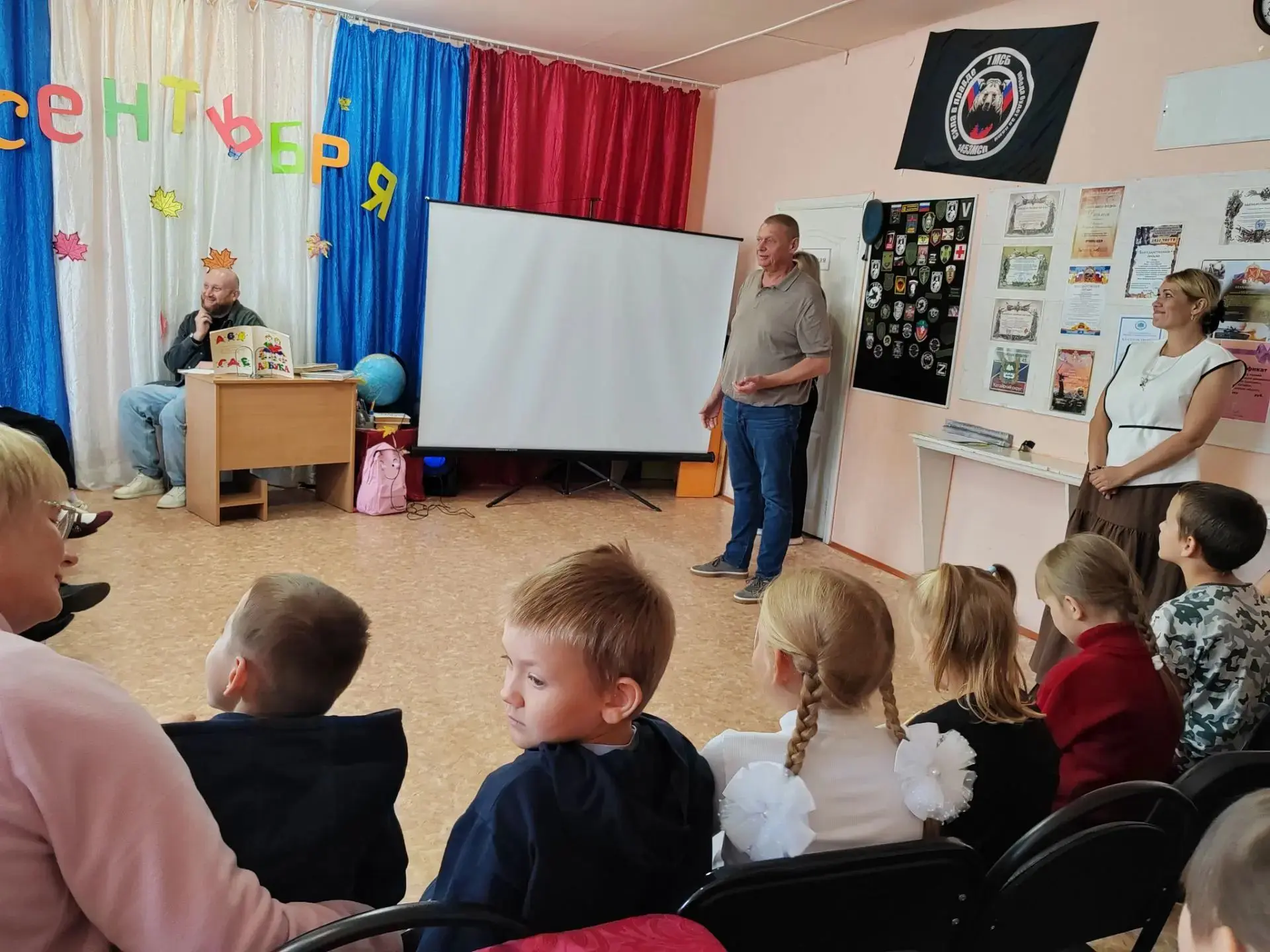 Депутат Сергей Парышев поздравил первоклассников с началом учебного года📚🔔🍁