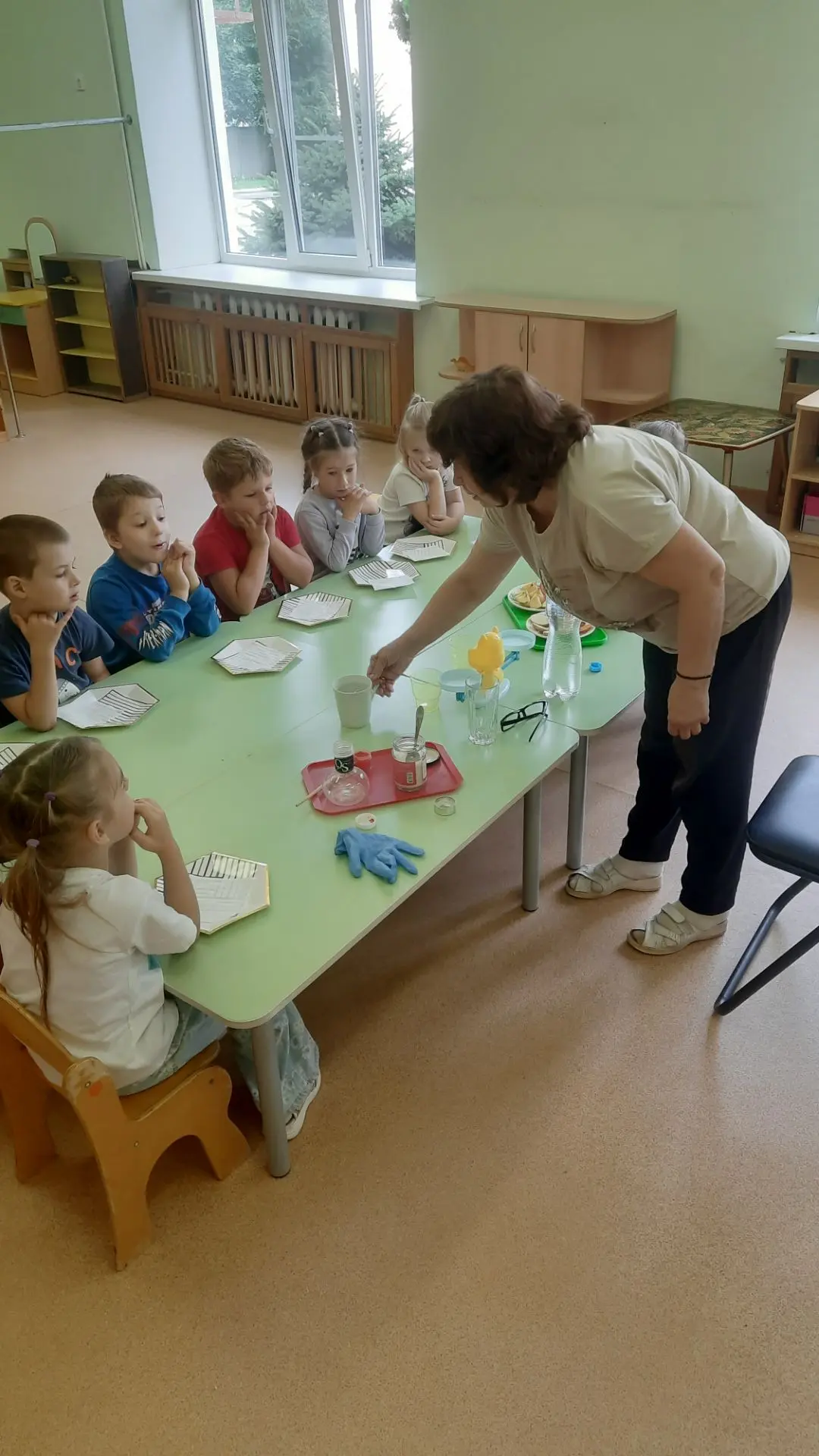 💧 Волшебство воды: экспериментируем в детском саду! 💧

Сегодня наши юные исследователи вместе с Пы
