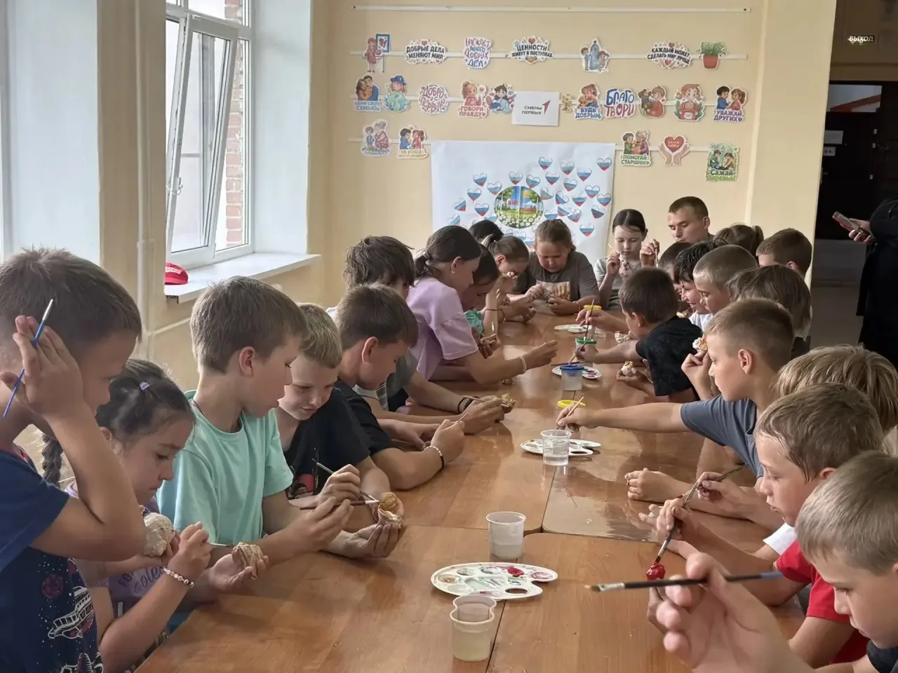 🌊✨ Сегодня дети расписали ракушки с Черного моря, которые можно послушать и вспомнить теплое лето. 