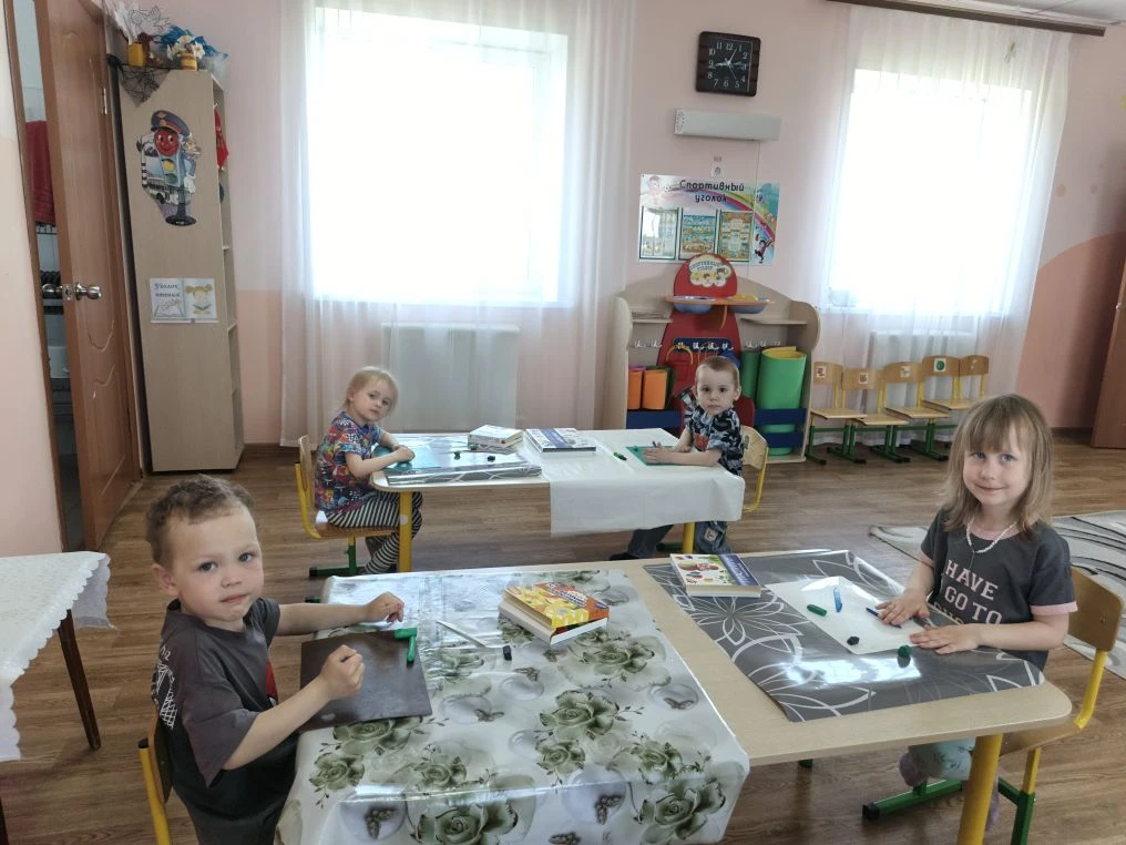 Сегодня   мы с воспитанниками лепили танк ко Дню Победы. Это занятие помогает не только...
