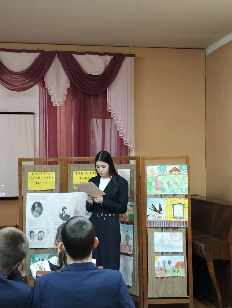 Апрель  -  Тукай ае, шигьрият  ае. 26 апрельдэ  - халык  шагыйре  , миллэтебезнен йоз а...