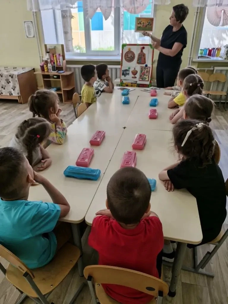 В средней группе # 10 прошло тематическое занятие в рамках недели «Я горжусь Россией» и тематическог