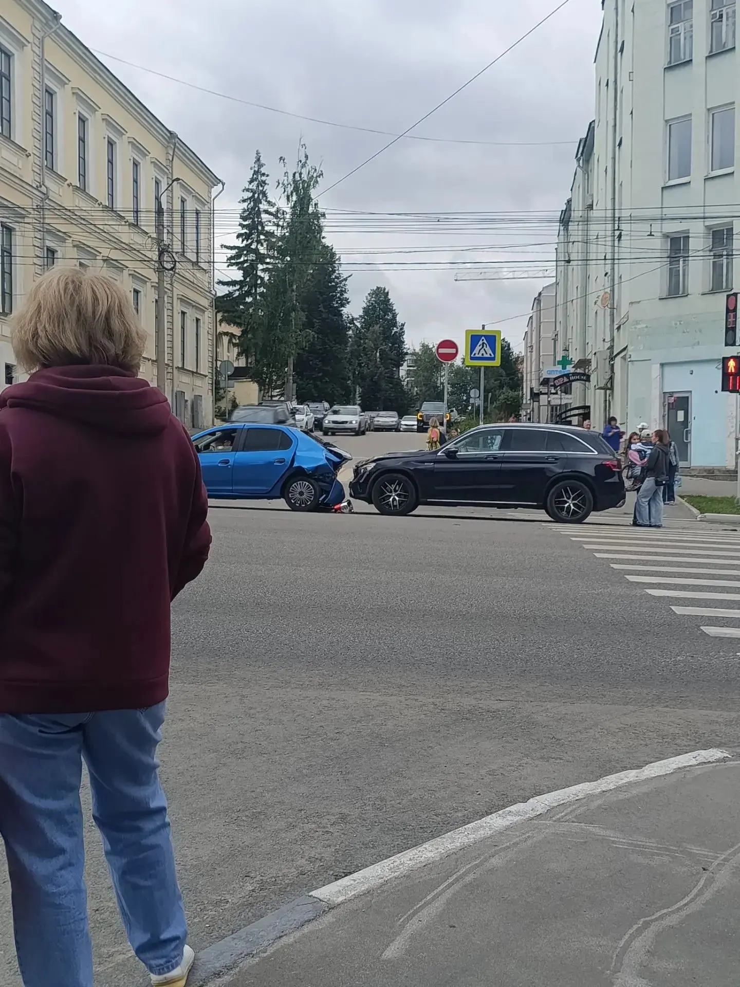 Поцеловались на пересечении Головеской и проспекта Ленина 🙈