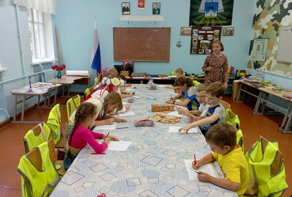 🇷🇺Сегодня в нашем летнем лагере "Весёлые ребята" состоялась игровая программа "Я живу в России", п
