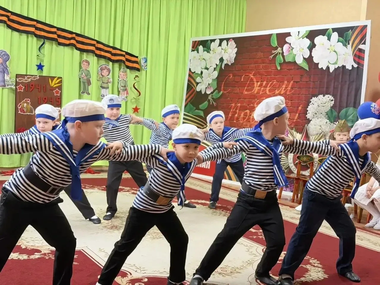 🎗️ Праздничный концерт ко Дню Победы в #ДО_Родничо🎗  ️В преддверии 9 Мая в нашем учреждении состоялс