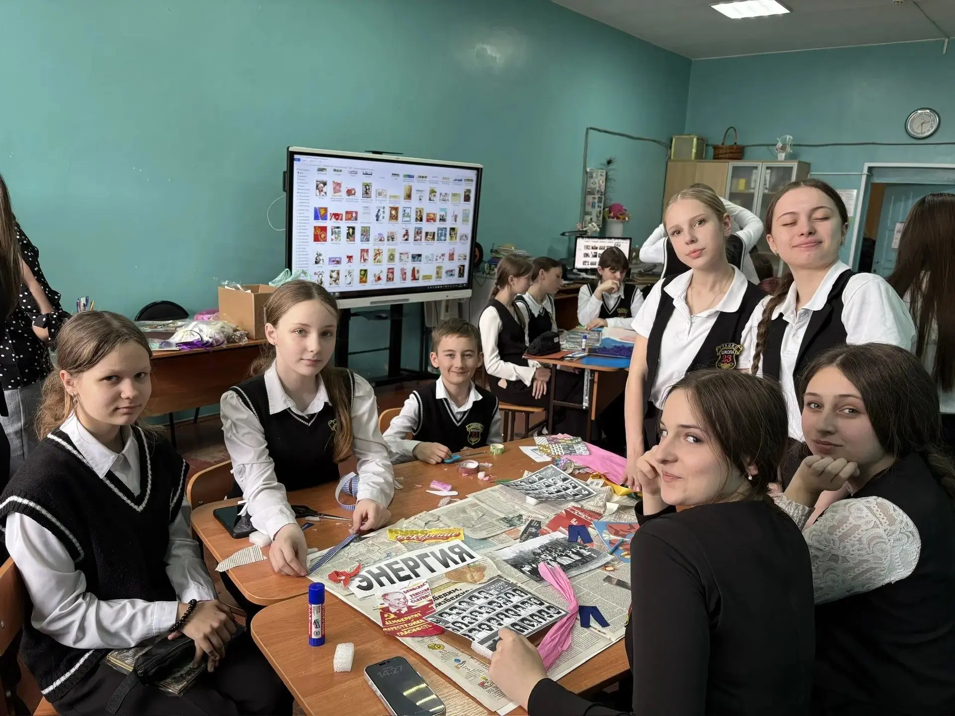 ✨ ИТОГИ МАСТЕР-КЛАССА «ПОДАРОК ШКОЛЕ СВОИМИ РУКАМИ» ✨ В кабинете № 123 вчера за один урок 6 команд п