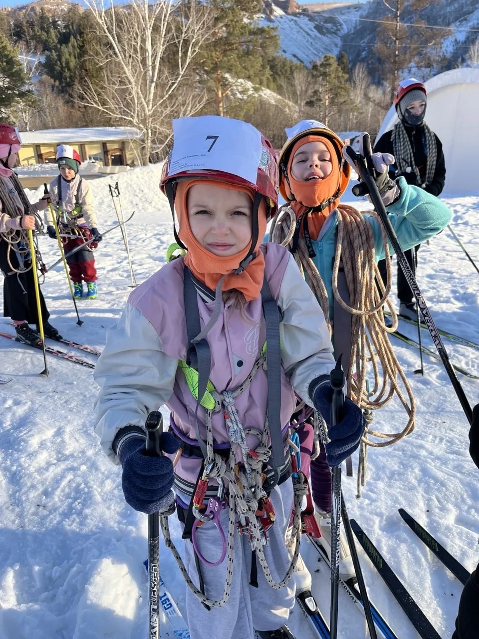 🏔️ Успехи нашей команды в спортивном туризме! 🏔️  С 9 по 13 февраля наша команда из 12 человек прошл