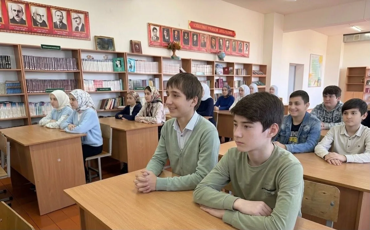 👨‍👩‍👧‍👦 В МБОУ «СОШ № 11» г. Грозного провели профилактическую беседу с обучающимис...