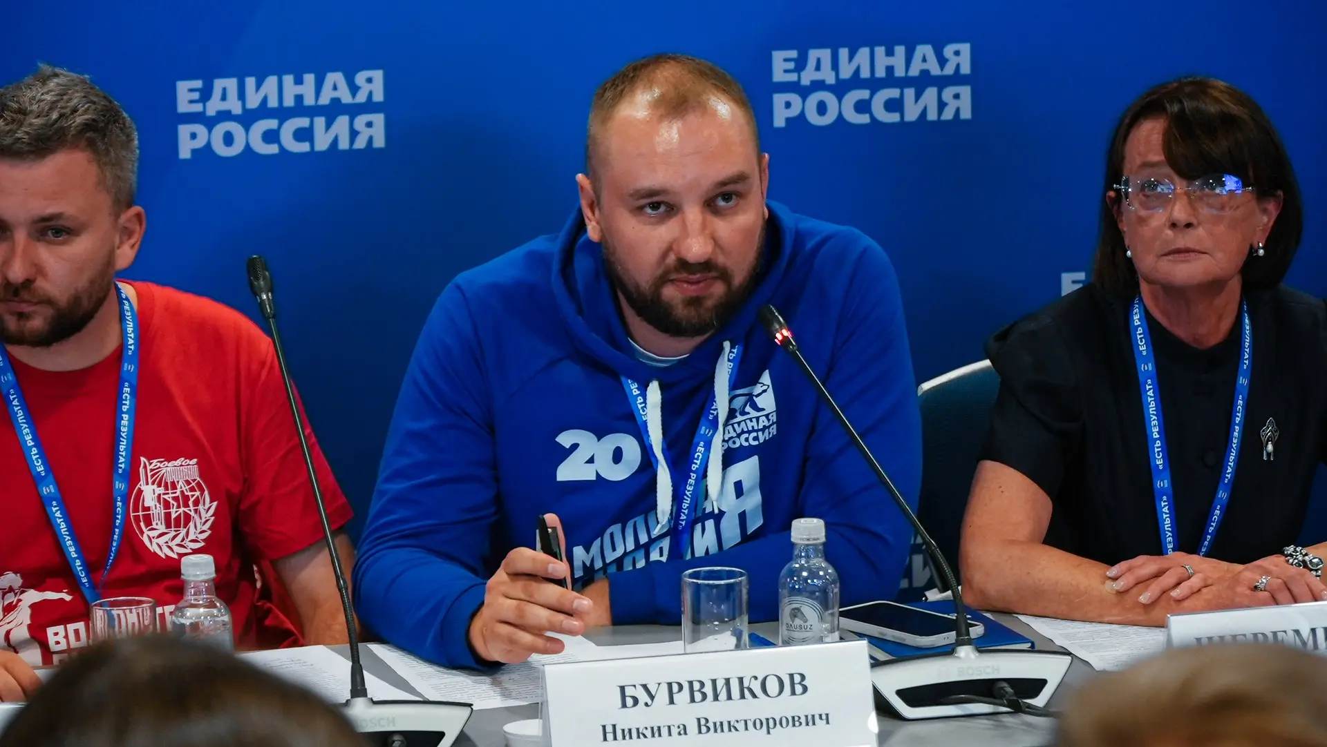 На круглом столе «Поколение будущего: новые возможности для молодежи» молодогвардейцы внесли конкрет