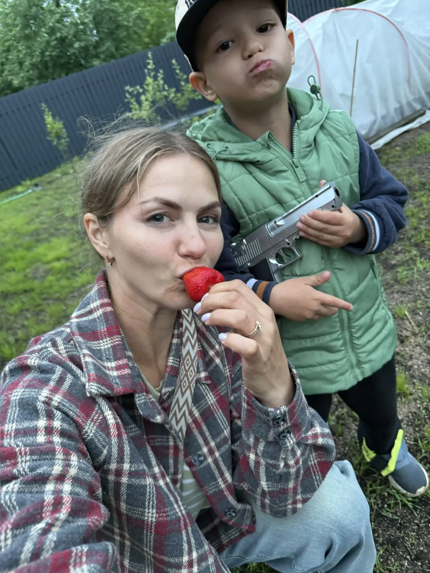 Ну хоть клубника мощная 😅🔥
