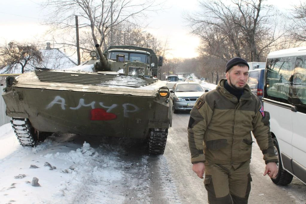 Боевая машина ополчения Новороссии перед сражением.