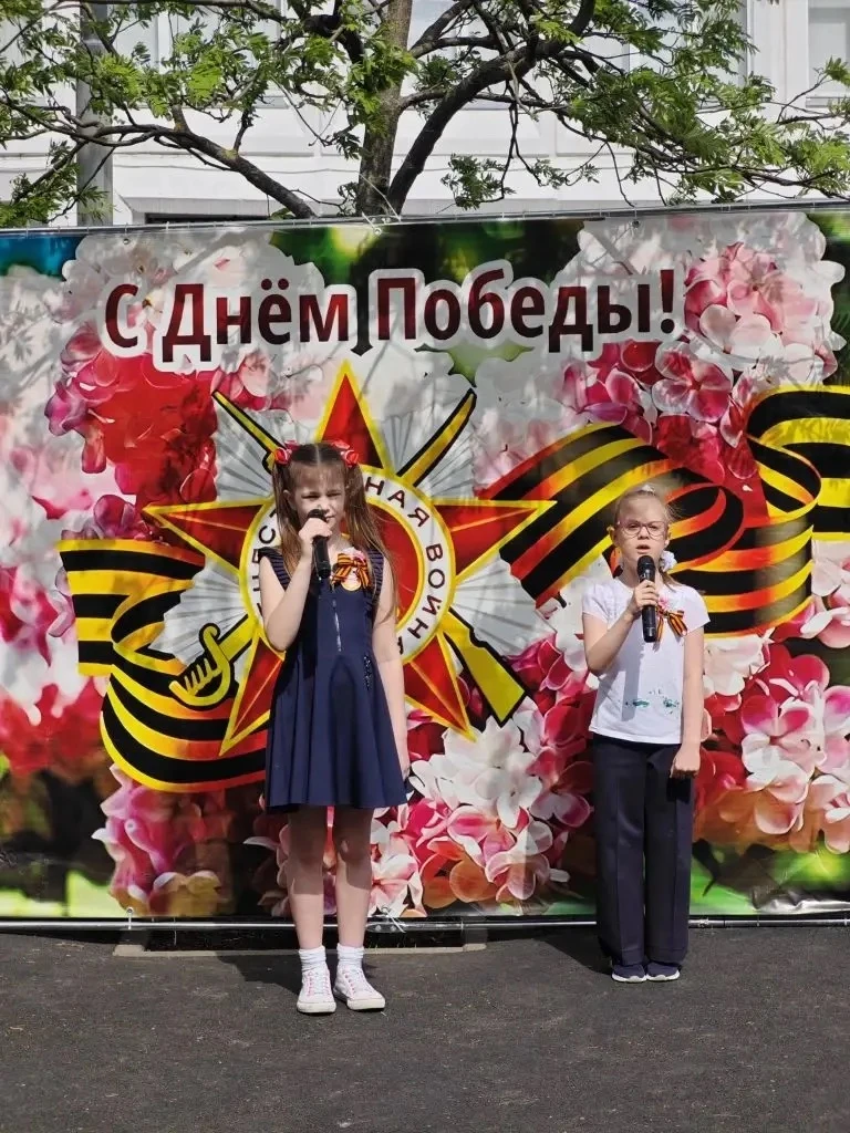 🌿  В начальной школе прошла акция «Сирень Победы»  Сегодня в начальной школе состоялась трогательная