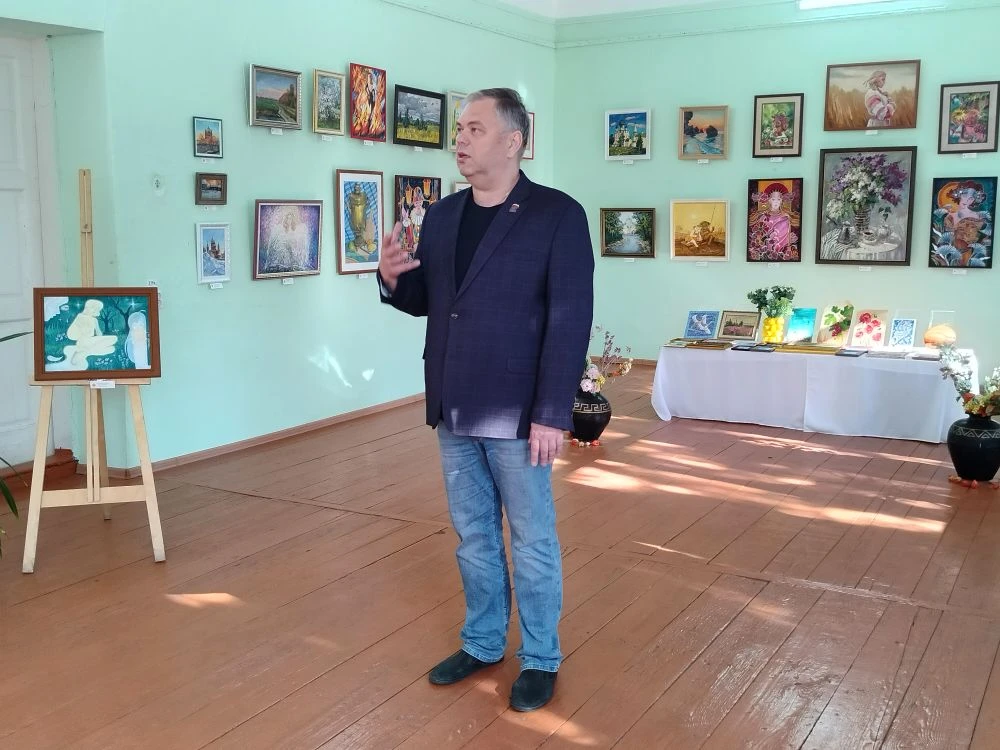 Алексей Марьин открыл III районную олимпиаду по живописи и рисунку.