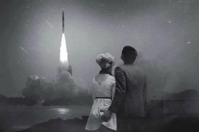 Пара наблюдает за запуском космического корабля Аполлон-8, 1968 год.
