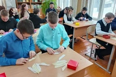￼Мастер - класс "Сюрприз для любимой мамочки"

Обучающиеся МБОУ Лукинская ООШ приготовили подарки дл