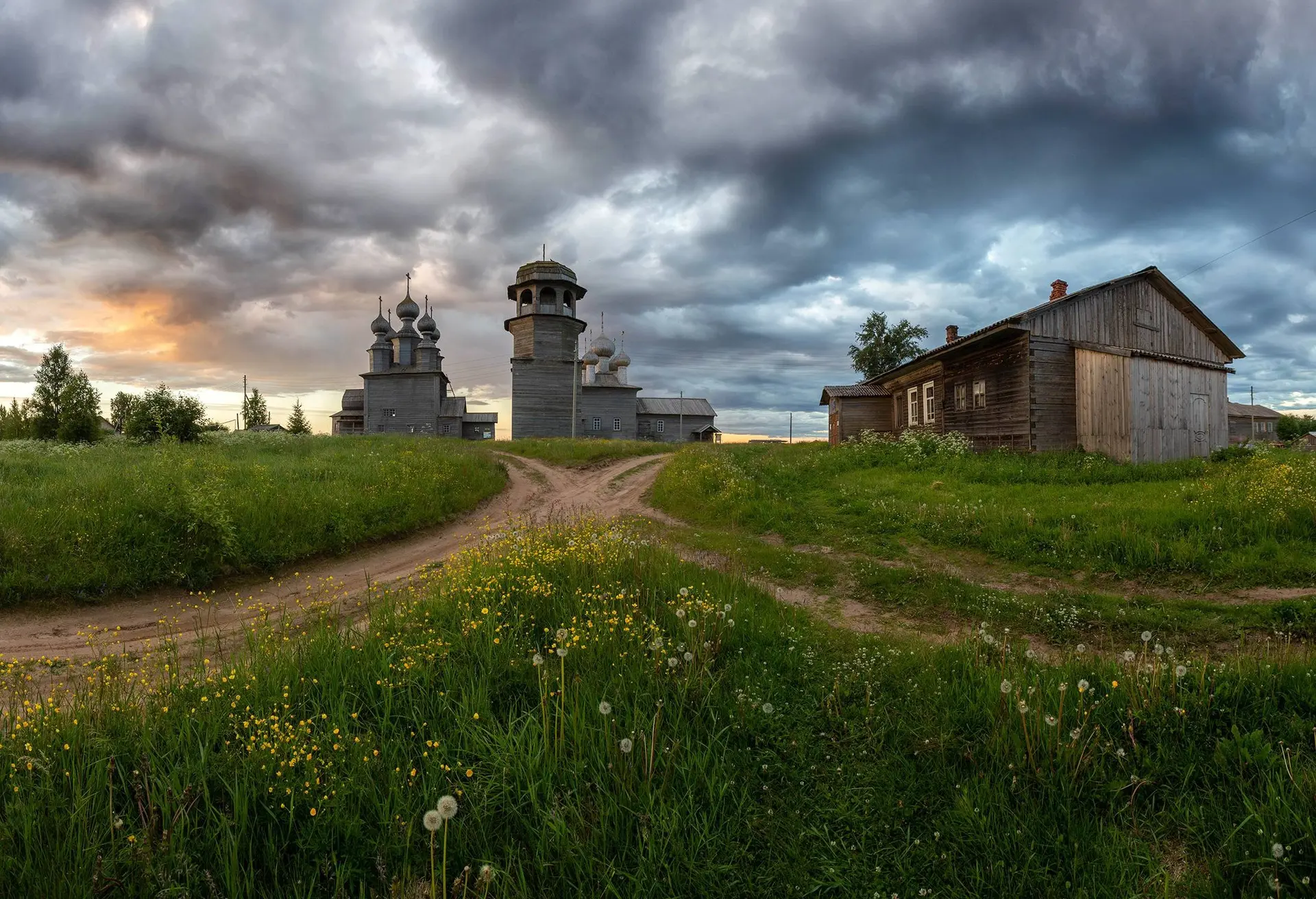 Утро в Ворзогорах 🤩  📸: t.me/pavel_vaschenkov  🗺️ 63.891235, 37.671615  #АрхангельскаяОбласть  Уютна