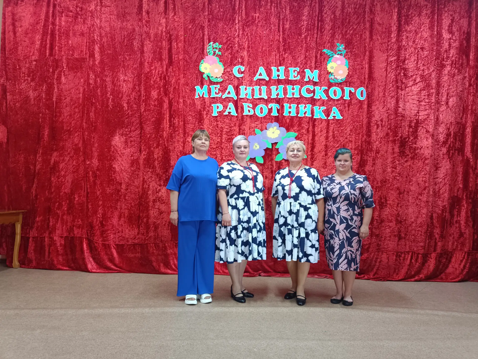 21 июня- день медицинского работника. Этот праздник отмечают каждый год в третье воскресенье летнего