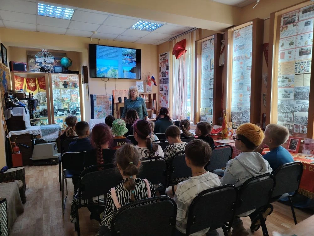🌺 В музее прошёл информационный час под названием «Сундучок краеведа. География Партизанского район
