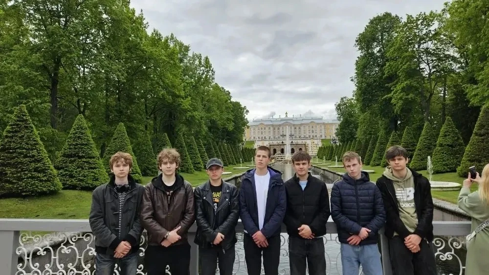 Незабываемое путешествие десятиклассников в Санкт-Петербург!
