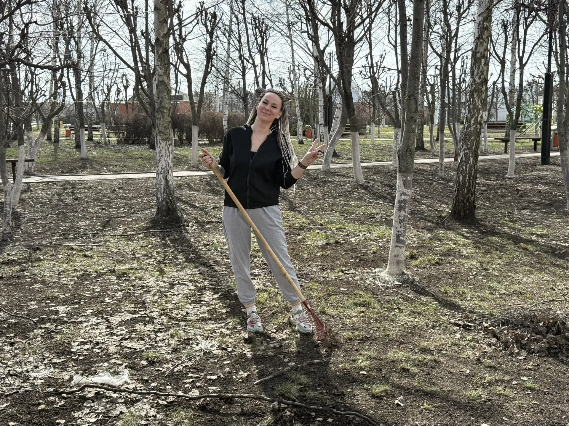 🌿 Сегодня наши тренера-преподаватели активно участвовали в районном субботнике! 💪 Это...