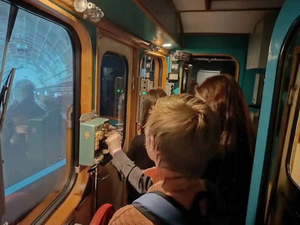 🚇✨ 9 апреля учащиеся 6 "А" класса, под руководством своего классного руководителя Ивановой Ларисы Вл
