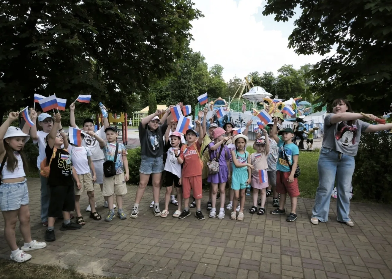 🇷🇺В преддверии Дня России в лагере прошёл тематический день, посвящённый этому празднику.

Утро дл