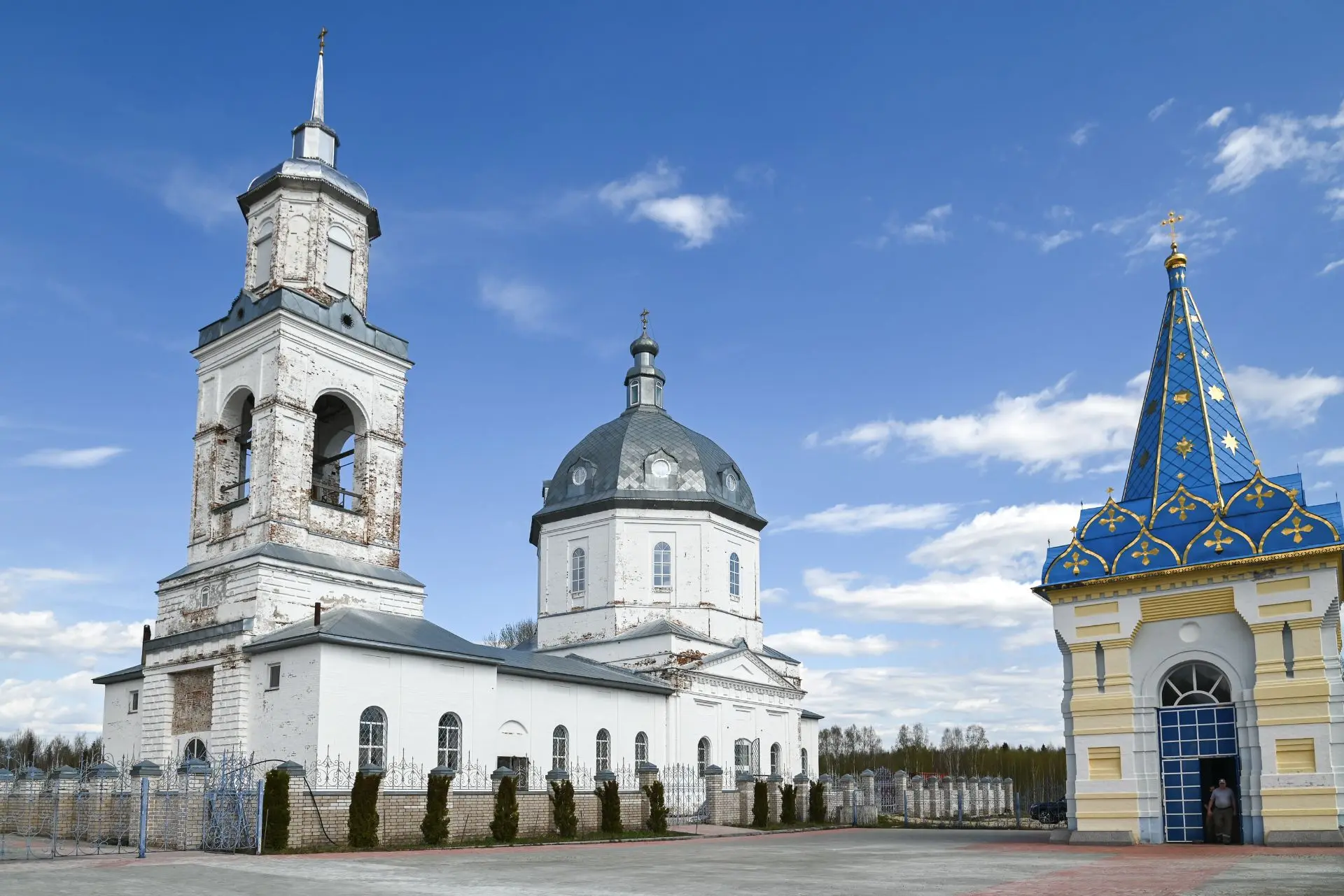 Красивейший храм посреди леса - когда все уже устали долгой лесной дорогой, он неожиданно появляется