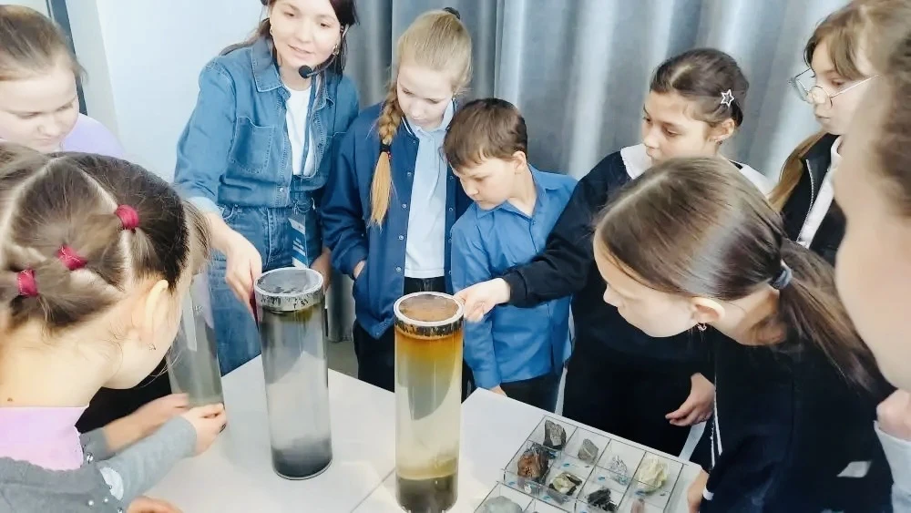 Ученики 4а и 4б классов посетили ГФ НИТУ «МИСИС»   🧲 Дети приняли участие в мероприятии профориентац