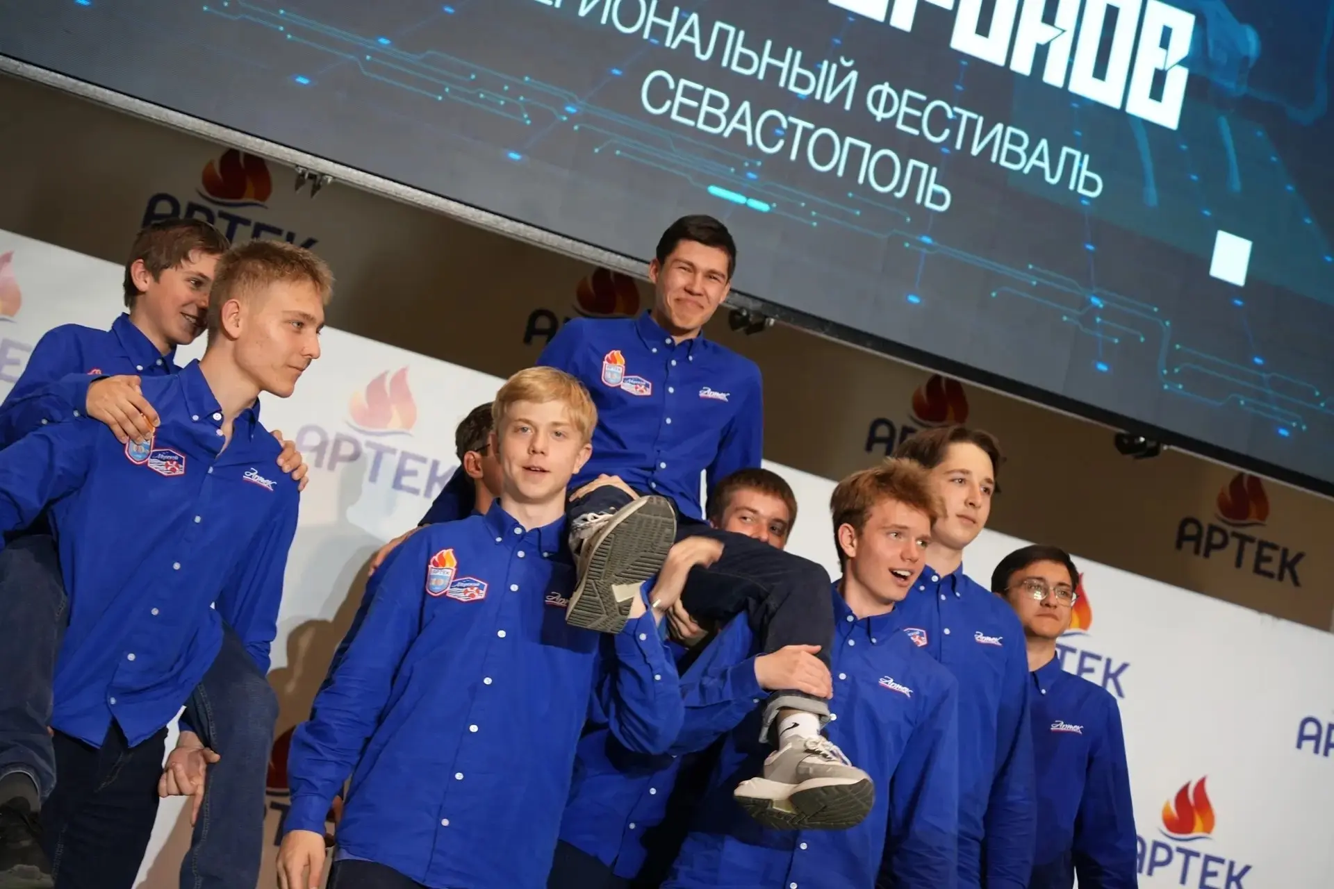 🚀  МАРК БАТУРИН — ПОБЕДИТЕЛЬ  ТРЕКА В «БИТВЕ ДРОНОВ» В АРТЕКЕ 🚀  Учащийся 11 класса Батурин Марк бле