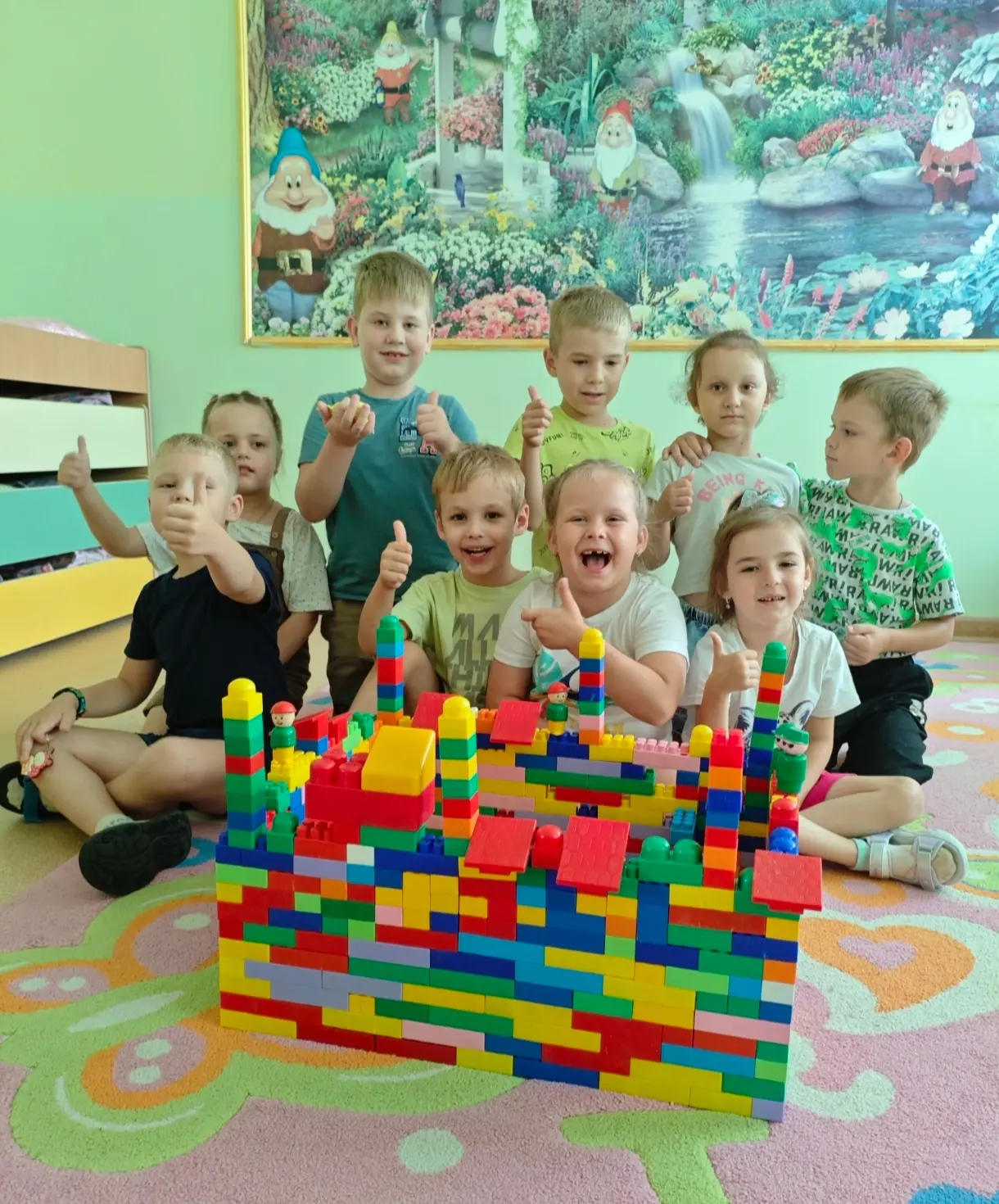 Двойной праздник в нашем саду! 🧱👷‍♂️
