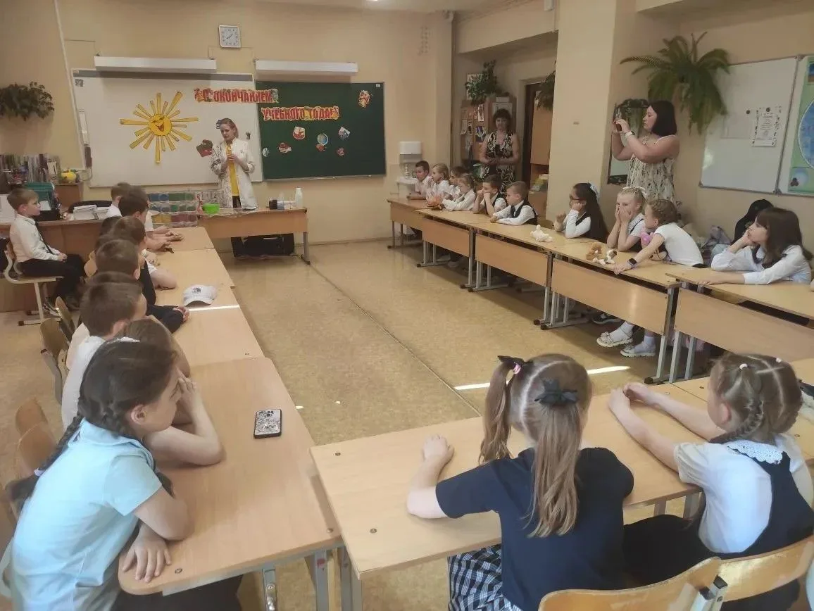 ✨ Последний учебный день в 1 «Б»: химия, огонь и сладкие впечатления! ✨    Ярко и увлекательно прошё