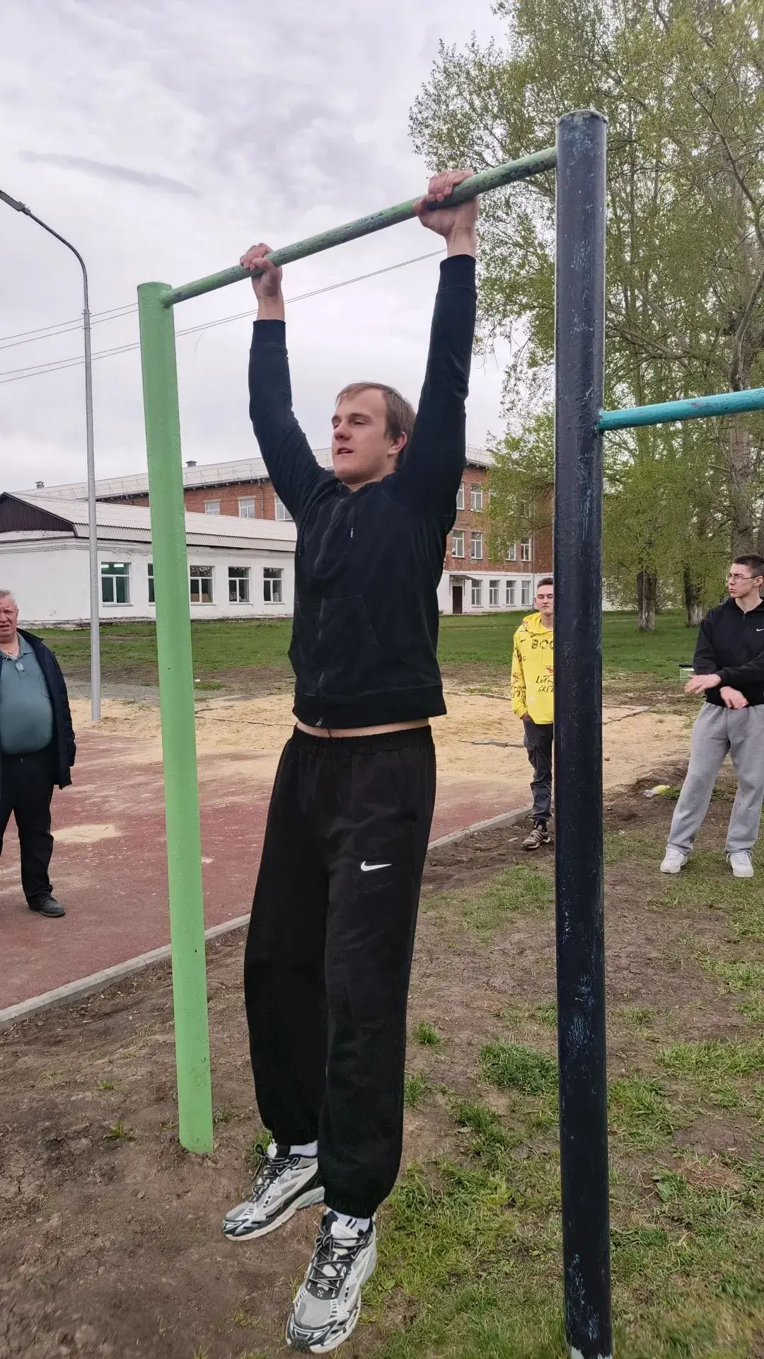 В МБОУ"Ужурской СОШ №2 имени ГСС Н В.Крепцова- Зайченко" прошли ежегодные военно-полевы...