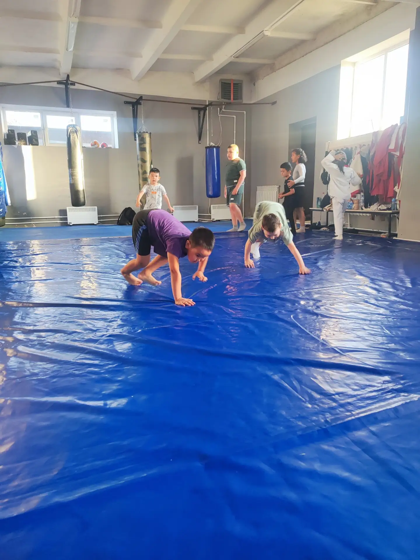 В спортивном зале рукопашного боя. под руководством тренера Нугманова А.Б., прошел День...