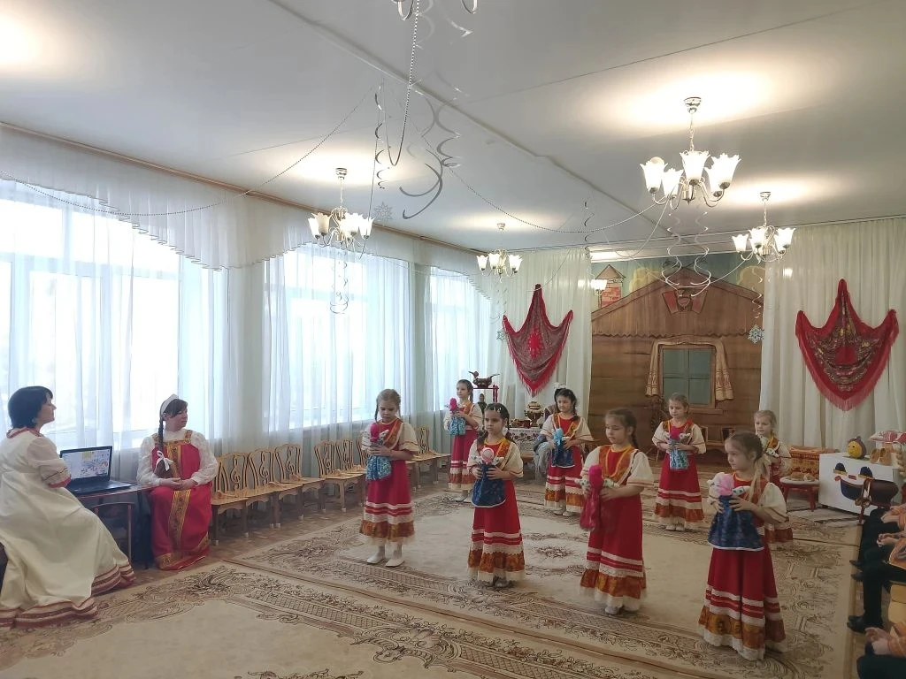 Музыкальные руководители нашего дошкольного отделения Старовойтова Т. С. и Финк Н. В. провели мастер