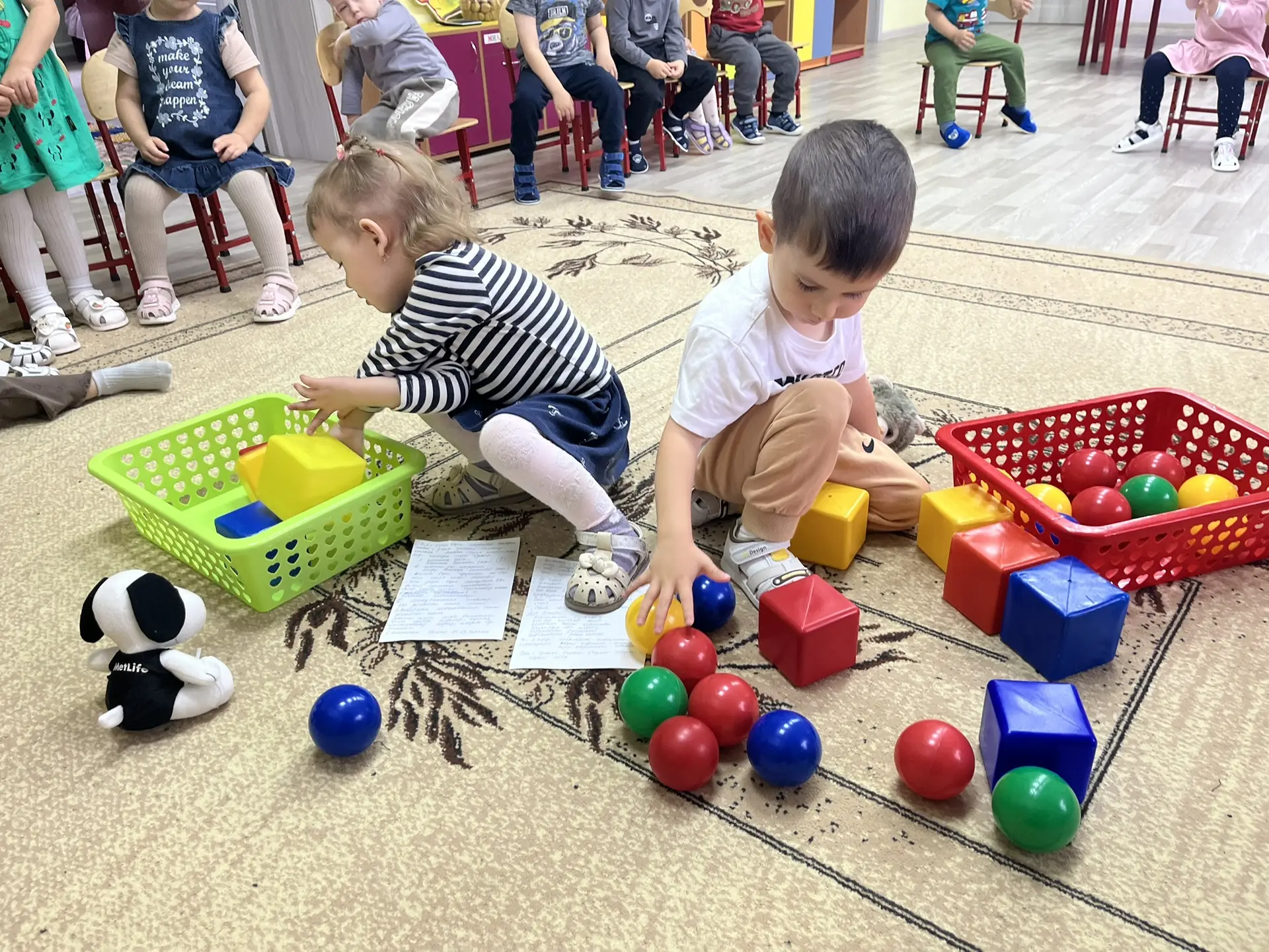 Икенче кече яшьтәгеләр төркемендә танып- белү шөгылендә шакмак һәм түгәрәк белән таныштык