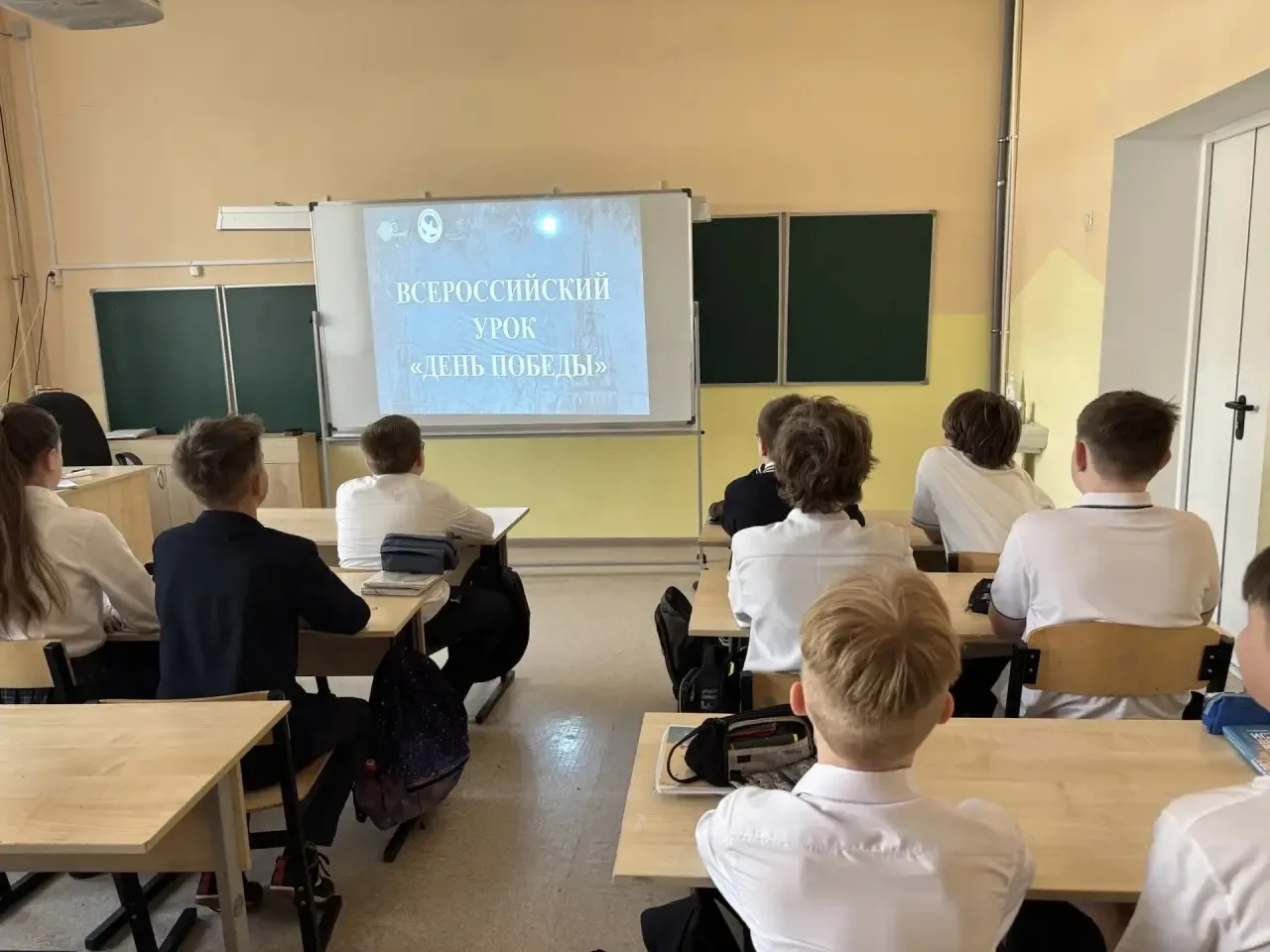 В МБОУ ЦО №58 «Поколение будущего» прошел Всероссийский урок «День Победы», посвящённый сохранению и