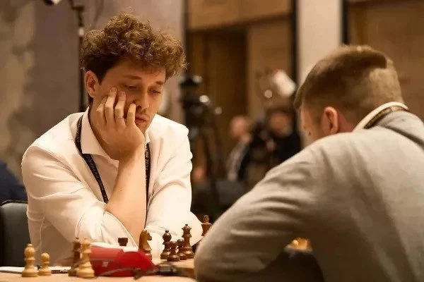 ♟ Донской гроссмейстер Андрей Есипенко захватил лидерство на Суперфинале чемпионата России