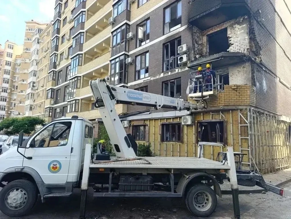 В Краснодаре оценивают ущерб после ночной атаки БПЛА

В Центральном округе города повреждения получи