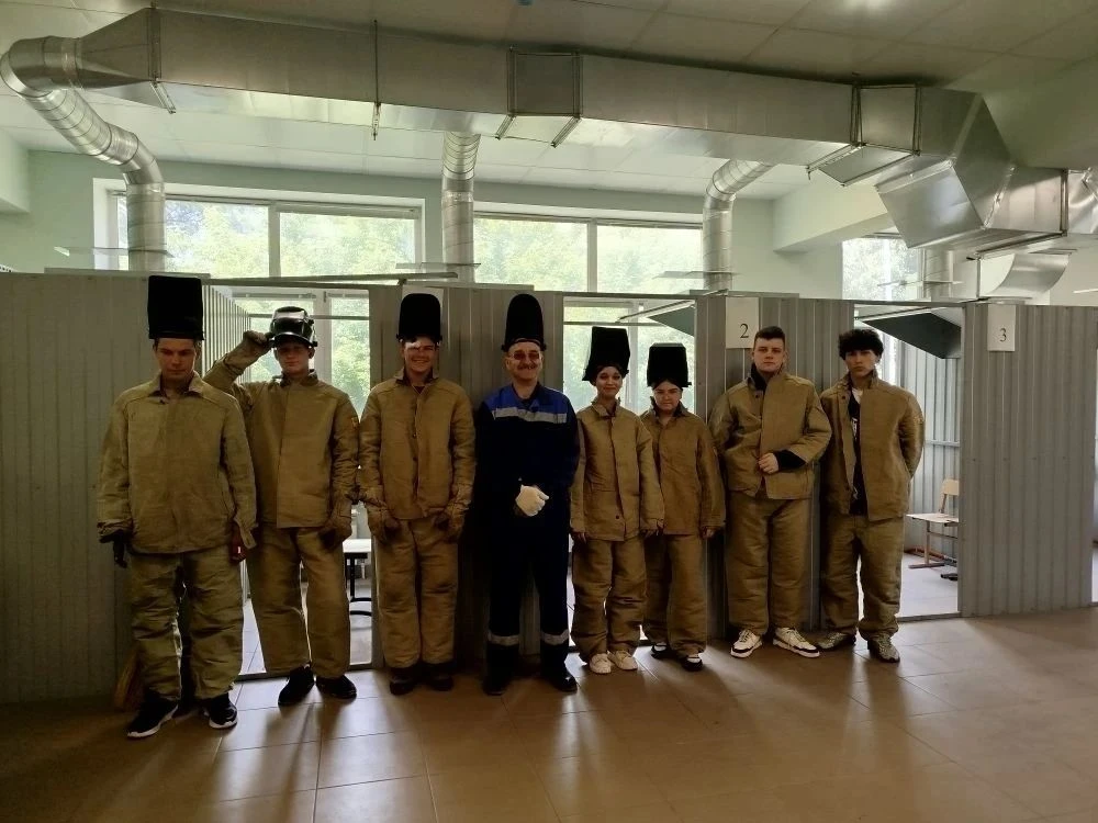 Студенты Шебекинского агротехнического ремесленного техникума, обучающиеся по специальности 08.02.01