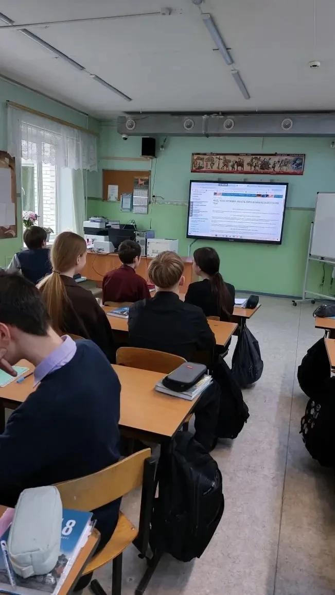 🕒 12 мая — День правовых знаний: разбираем «Комендантский час: правила и исключения» без страха и ми