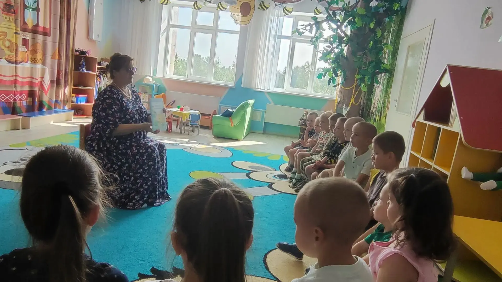 Сегодня у нас в гостях побывала настоящая волшебница книги — специалист нашей поселенче...