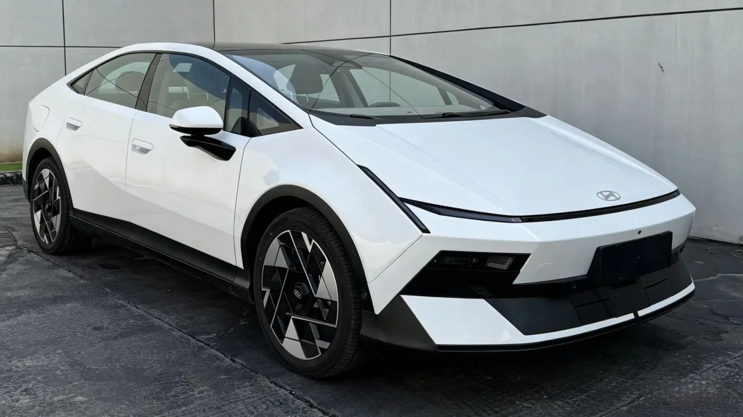 Hyundai раскрыл характеристики нового Ioniq V   Электроседан для китайского рынка получит версии на 