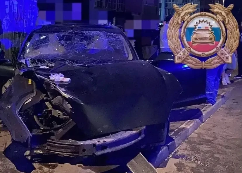 😱Вчера вечером в Энгельсе произошло смертельное ДТП: автомобиль «Тесла» врезался в опо...