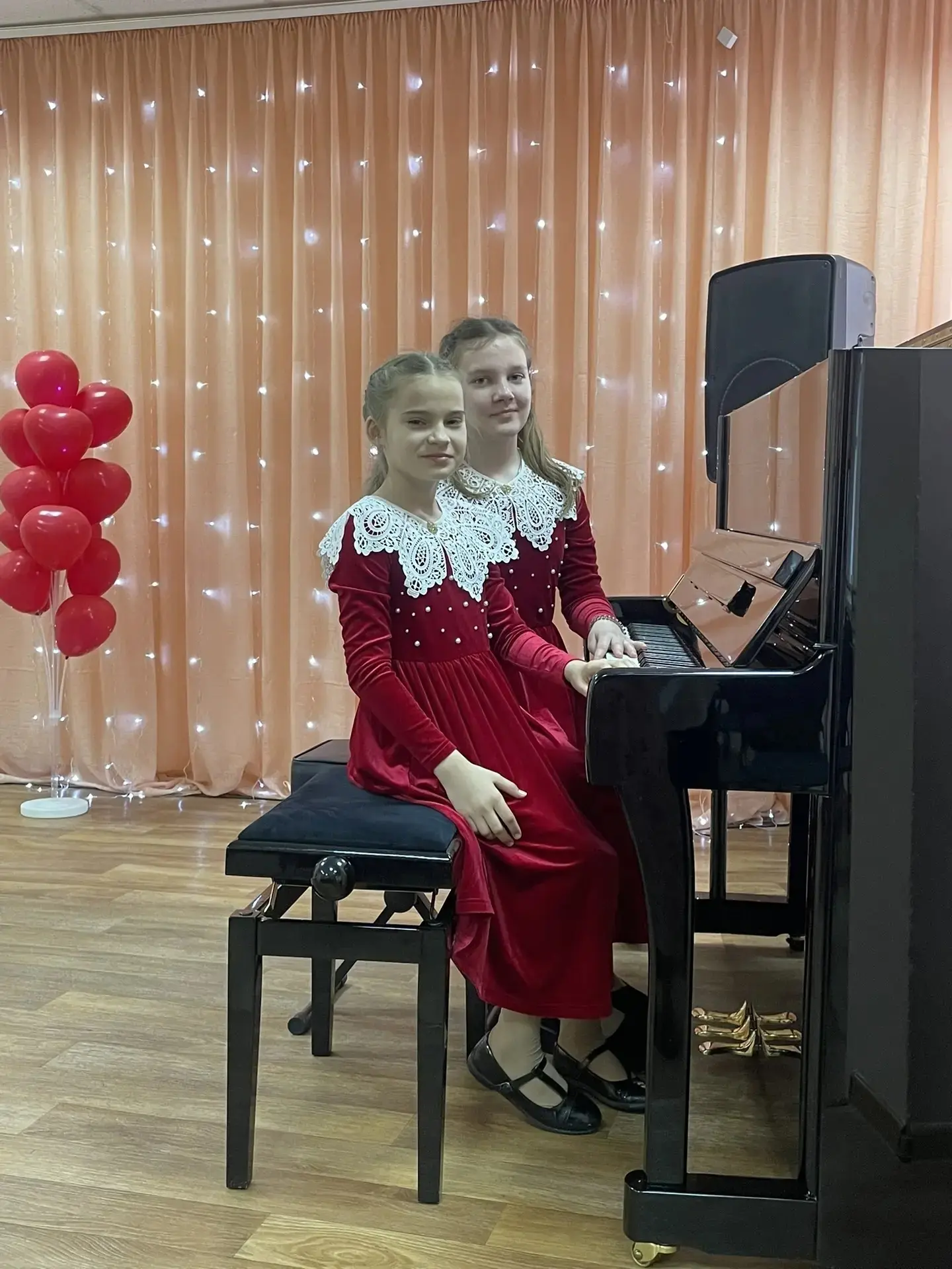 26 марта в Мирнинской ДШИ состоялась творческая встреча-концерт двух школ: Радужнинская...