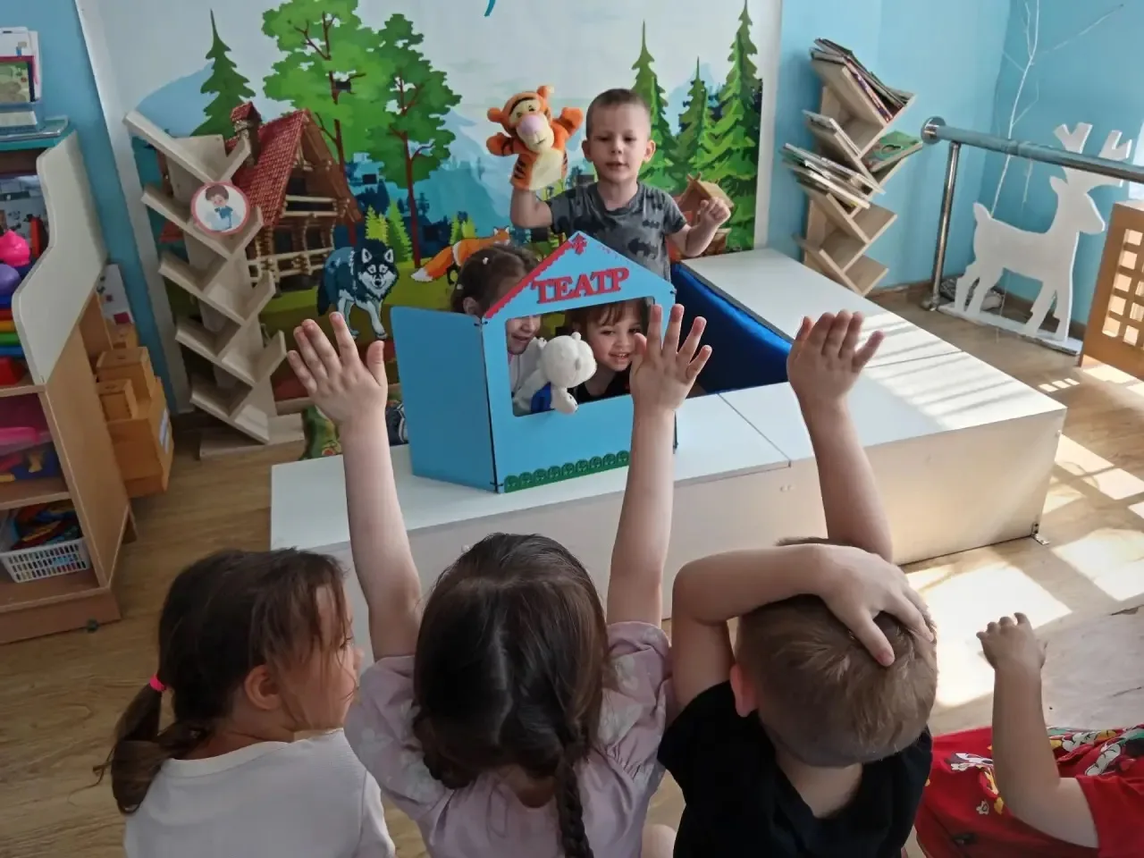 На днях у нас в группе произошло настоящее чудо. Наши ребята подготовили и показали спектакль для св