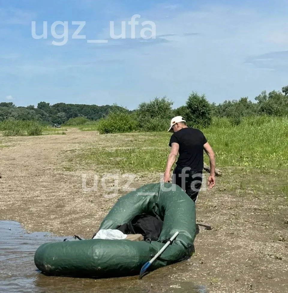 Рыбак на лодке чуть не ушёл под воду на Белой в Уфе.

Спасатели патрулировали водоём и заметили, что