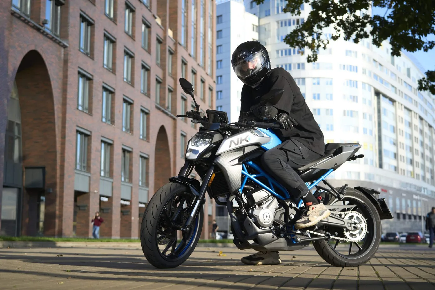 CFMOTO 250NK ABS: 27 л.с., полный LED и режимы Sport/Eco за цену бюджетного 125-кубовика
